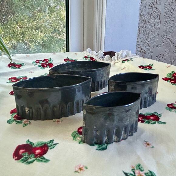 Vintage French 4 Piece Fluted Football Shaped Biscuit Cooke Cutters - Picture 6 of 16